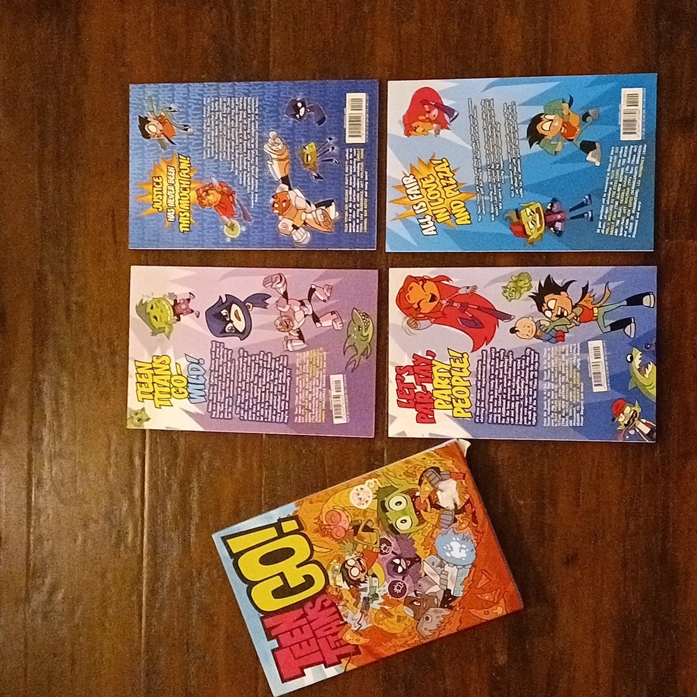 NWT 4 Teen Titans Books Graphic Novel Comics Go Set with Box Holder - Picture 2 of 5
